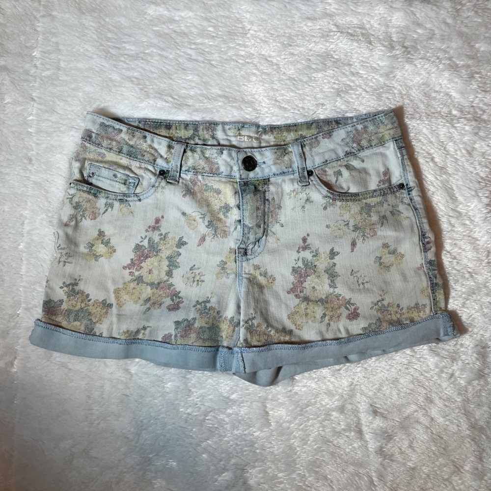 BDG Alexa Mid Rise Floral Denim Shorts Light Wash Cuffed 28W Womens Cottagecore
